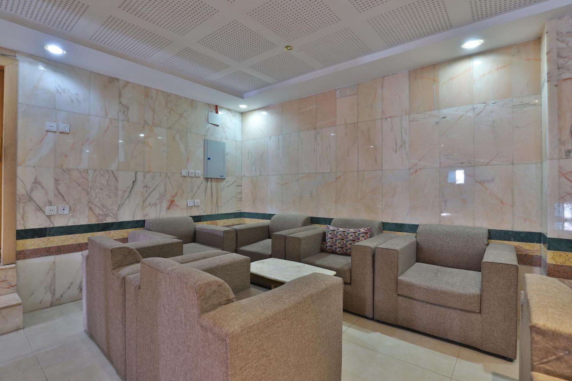 Oyo 369 Arwa Alqosor Hotel Абха Екстериор снимка